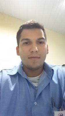 Eng. eletricista. Mestre em Sistemas de Comunicação.