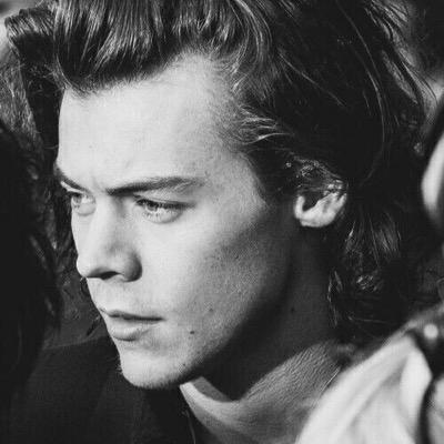 hi! this is a free follow from @narrybxbe so it would be really sweet if you followed her, she would very much appreciate it :) just ask for a fback. xx