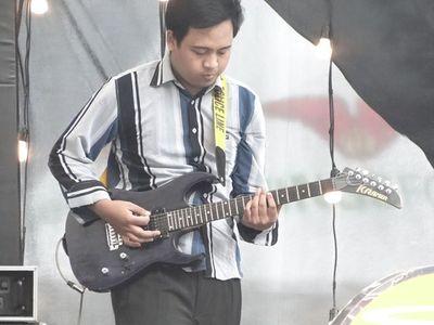 Frontend Dev
https://t.co/vVyEsBmC8D
 
One Piece, Vtuber, Valorant, Dota 2 enjoyer!
Music and Guitar Enthusiast!