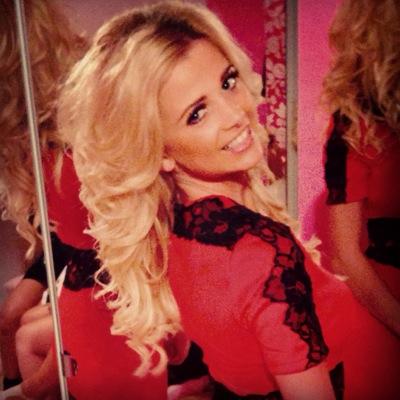 SarahCook_xx's profile picture. Life only comes around once. Fall truly in love, smile big, put on your favourite heels, and live & love every moment to the fullest.