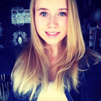 A dream is not over when you hold it in your heart ! Believe ♡ • 15 •