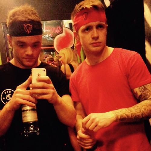Manchester United, Tattoos, Music, Life.
Soundcloud - johnezard

Instagram - johnezard_