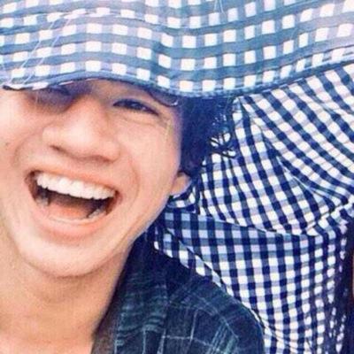 follow @lostbxyniall & @cumshotashton please and help them to reach their goals ! x 
tysm ily