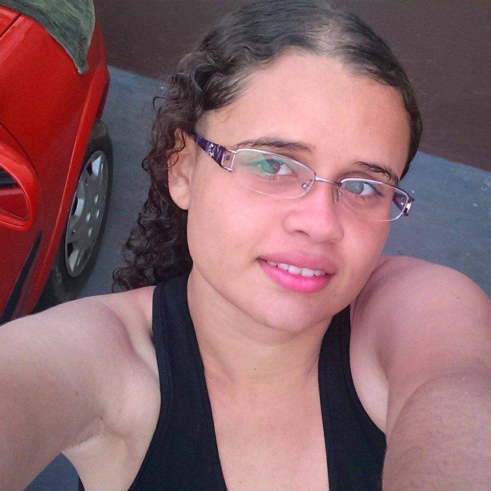 Feliz é como fico ao seu lado. E quero ser feliz pra sempre.