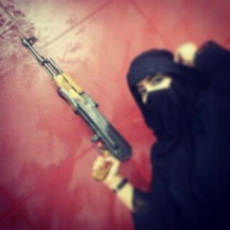 أعوذ بالله من هموم عابره واستغفرك ربي صمتا وفرحا وحزنا وعافيه ..♡'!                                   5\5