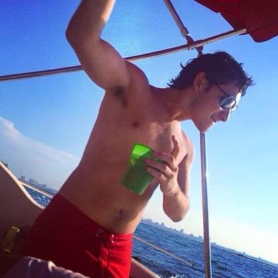 Mejor borracho conocido que alcoholico anonimo...