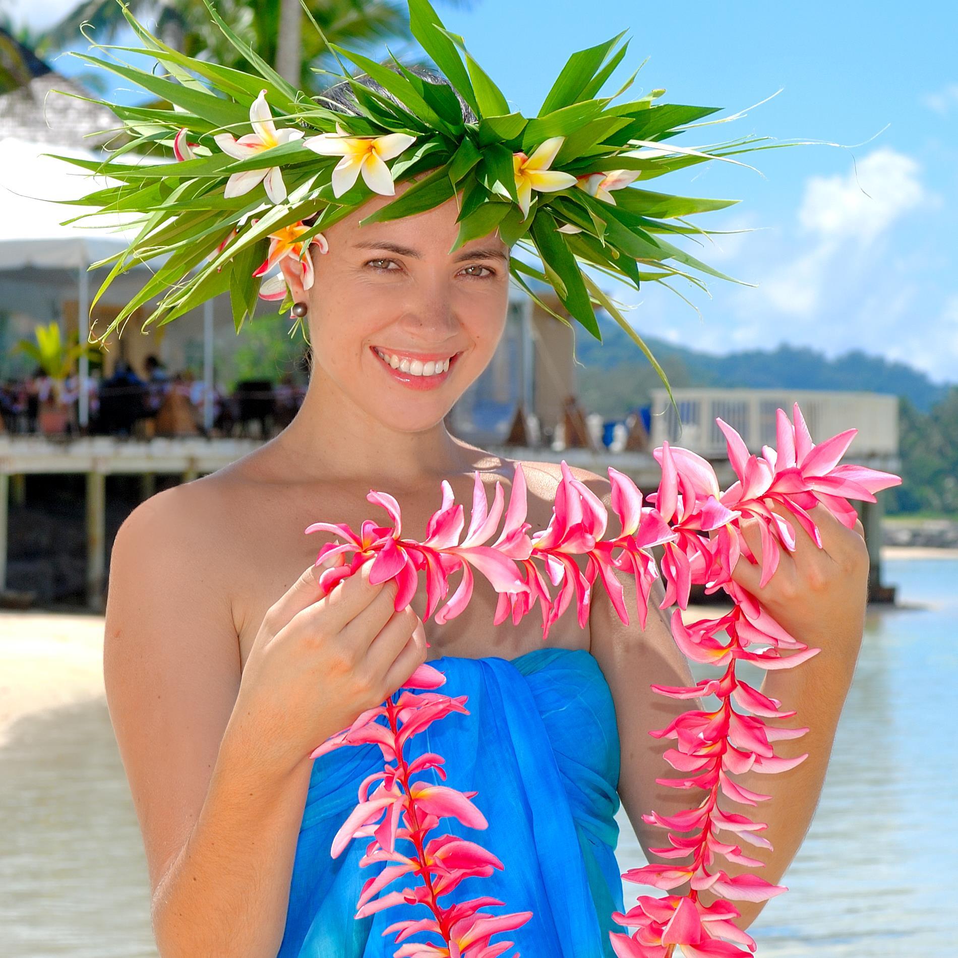 Beachfront accommodation, fresh Island cuisine, Spa Polynesia, sunset weddings, live entertainment, activities programme, Kids Club on Aroa Marine Reserve