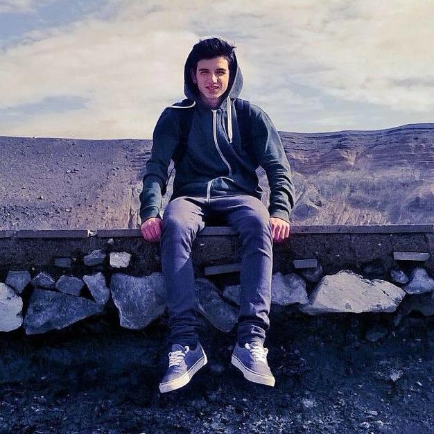 Widzaful's profile picture. First account @imfreackingout                instagram: andreatricolii