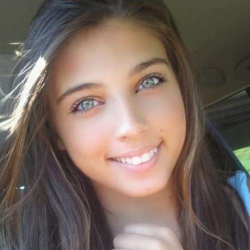 sou apenas uma garota que ama a vida e gosta de se divertir e conhecer pessoas :)