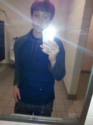 Snapchat:thisguyiswhite Kik:billybob490409 go follow me on vine my vine url is on my page help me get to 10k!