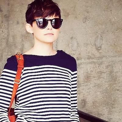 Charming and I are divorced, I'm kind of into women now anyway. Got comlpaints!*Insert nasty coment here* Animal freak, teacher,  proud mother.
(NO baby neal)