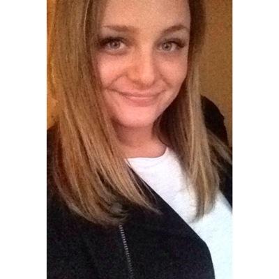 Charrlotte1994's profile picture. 