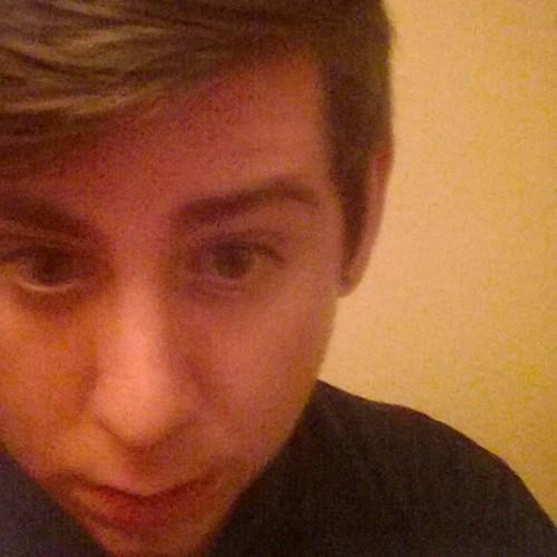 I am 17yrold, I am a graphics designer also play FIFA and play team sniping (cod) 2.50KD