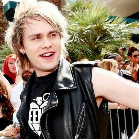 lollipopsluke6's profile picture. free follow!