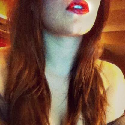 ElleBirdSays's profile picture. Let's get frisky.