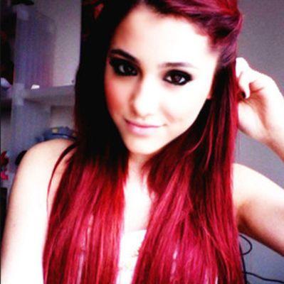 Ariana Grande , de grande nao tem nada, pequena❤✨