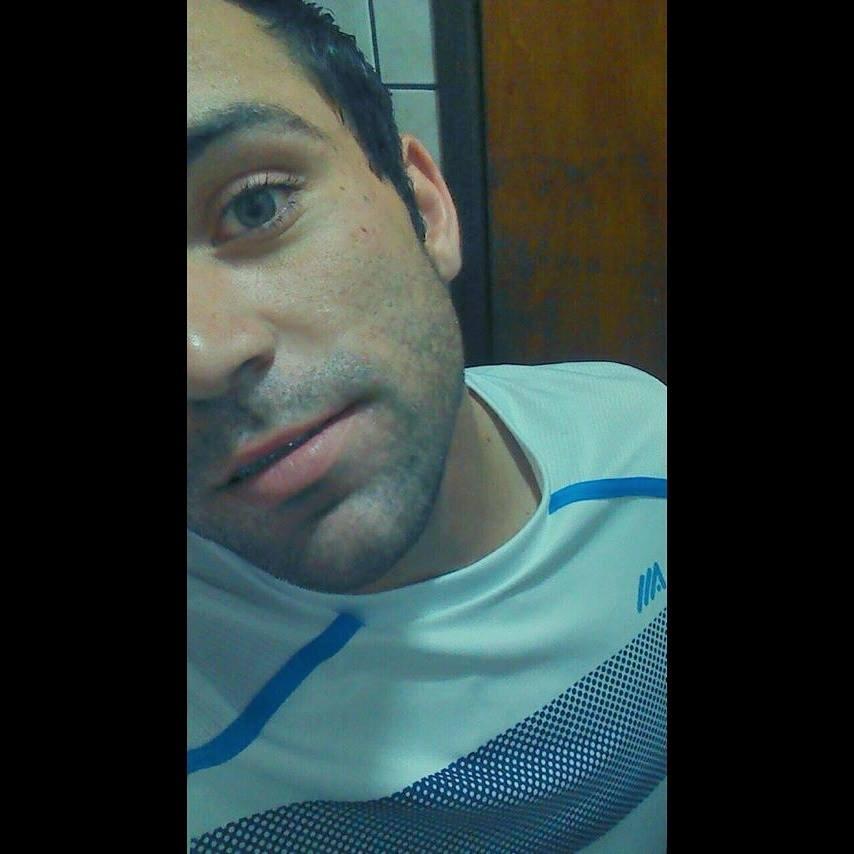 Satisfação, Alex, 21 anos, taurino, boleiro, Flamenguista é claro e tenho Deus, como minha base ! (: