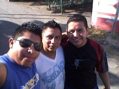divertido,parrandero ,me gustan los deportes los retos y sobretodo escucho a mis amigos
