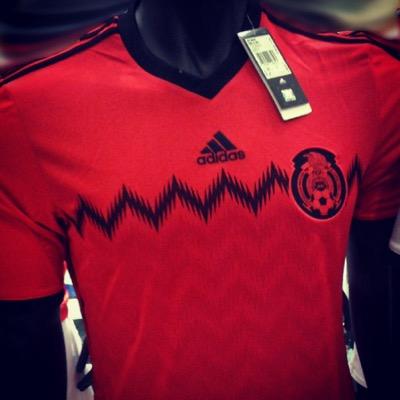 Los mundiales son cada 4 años pero la pasión futbolera esta presente todos los días. Comparte tus colores #PasiónFútbol