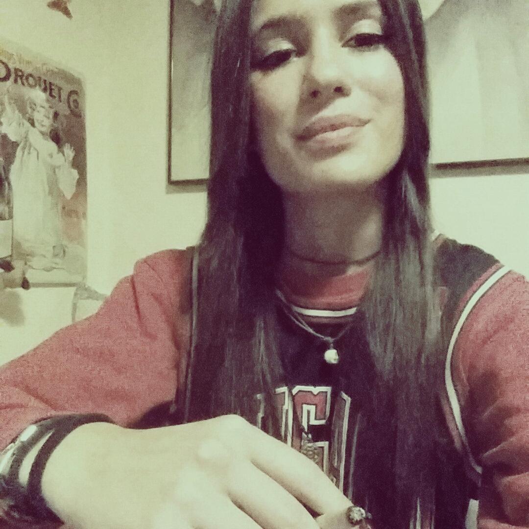 Enamorada del rojiblanco desde 1994 INHALE THE BEST, EXHALE THE STRESS [A.C.A.B ~ A.S.A.F]