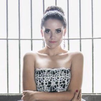diseñadora de modas y de sueños y una cuidadana que vota por el PRI