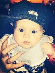 me niall I am 1 a smart baby daddy is @smilie_niallie and to sis