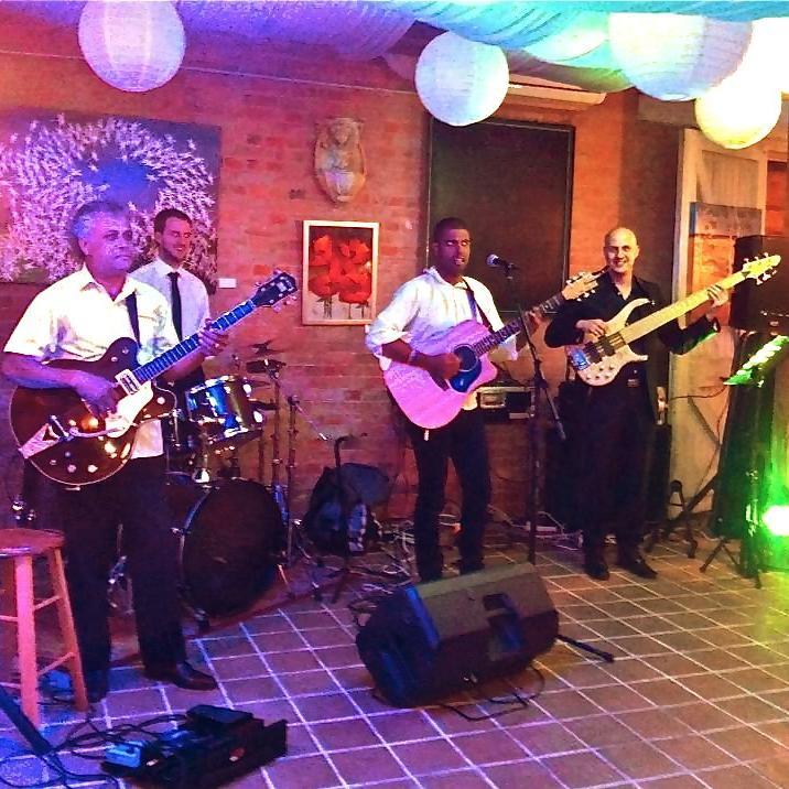 Crossroad Junction is a Melbourne based band that cater for Weddings and private functions as well as public venue gigs!
