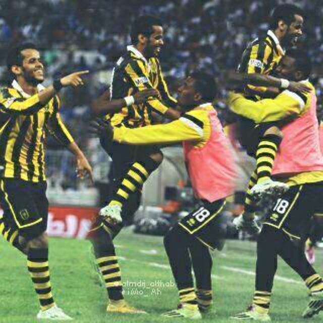 ومالي في المحبة ميول لكن عيني شافت شعارك وانعمت  
   
   #الاتحاد..