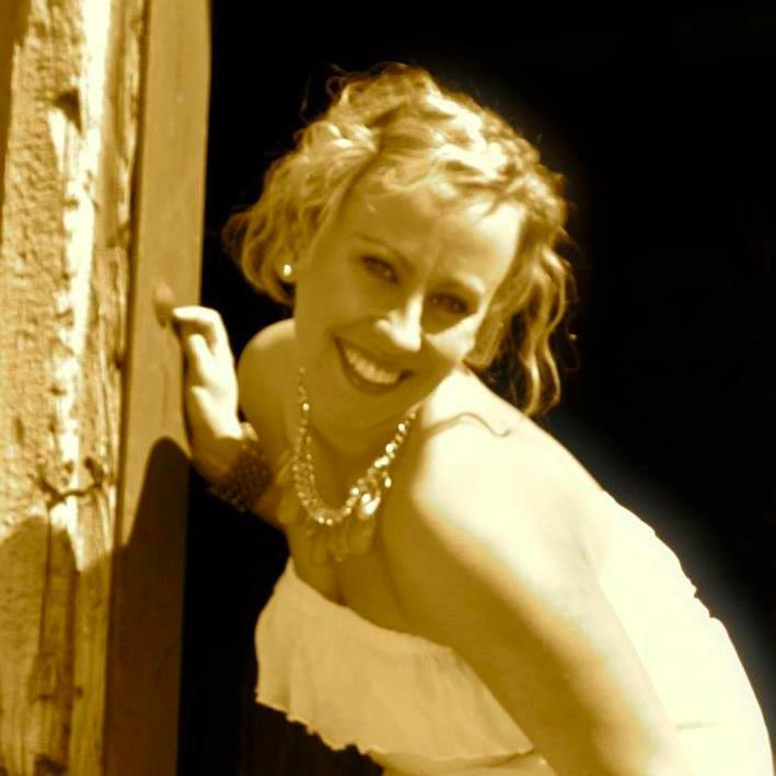 Mom of two, serial digital marketing, social media marketing nerd, and network marketing advocate!