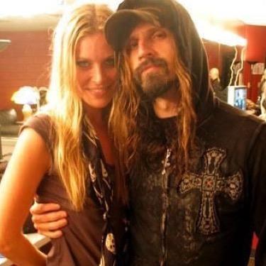 Twin to @BabyFirefIy but call me BabyJane. Twisted, Demented & Loves to FUCK SHIT UP! Craves blood & my #SuperBeast @DevilsZombie! #Vampire [EXPLICIT-RP-21/AU]