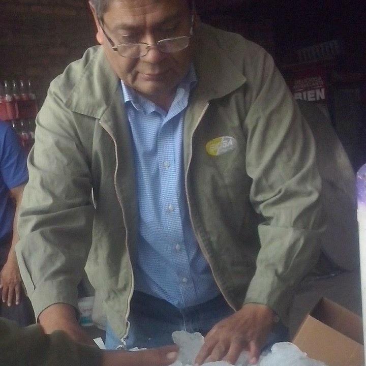 Ingeniero Civil, Padre de familia,  Comprometido con mis valores personales. Utilizo como herramientas la escuadra y el compás.