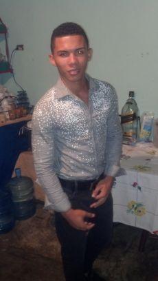 E aprendido a ignorar de tal manera a los que me odian que los hago dudar de su existencia.     WS. 809-855- 3625.               ISG. Yakoryl.