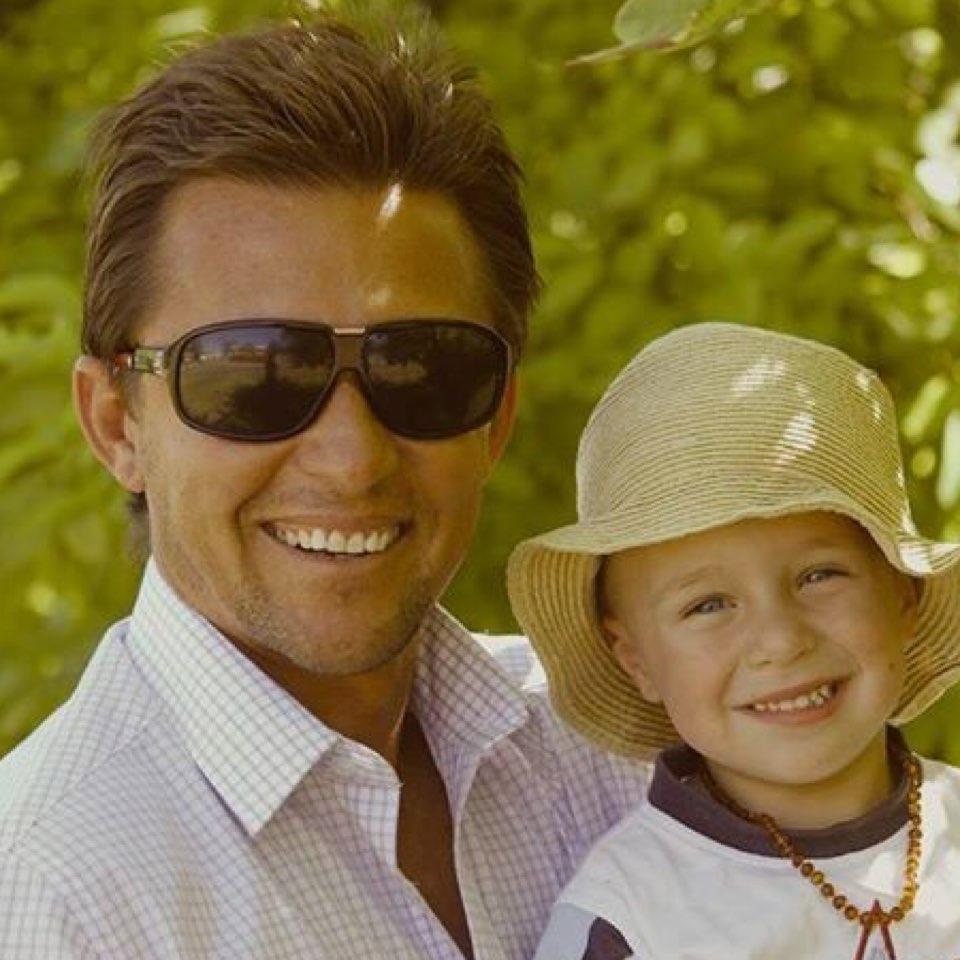 ChrisHasson's profile picture. Leading Real Estate Agent, Marketer and Online Entrepreneur, Trusted Adviser, Family Man, Surfer.