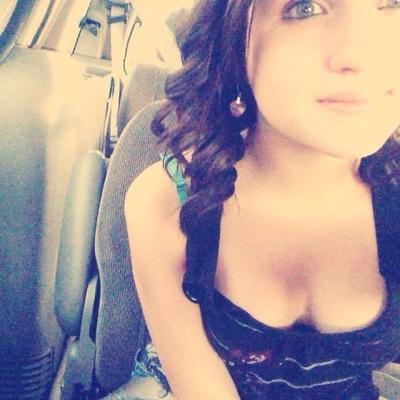 single ✌️ my bestie is better then yours❤️✊ Liz ❤️✊