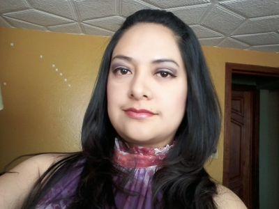 AdrianaAstu's profile picture. Al verdadero amor no se le conoce por lo que exige, sino por lo que ofrece