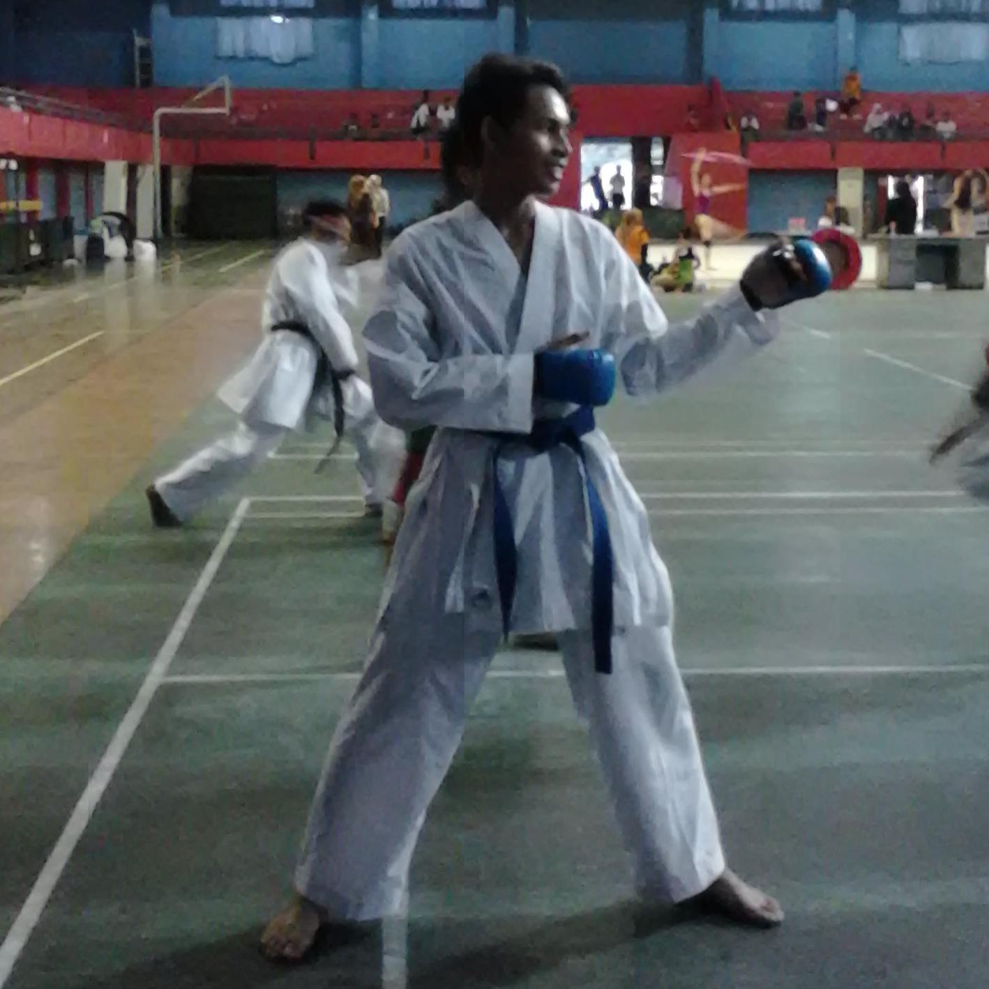 rhev_in's profile picture. “Berlomba-lombalah dalam (berbuat) kebaikan.” QS. Al-Maidah: 48