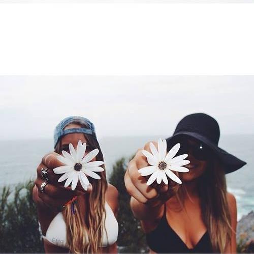 TeenagerRealist's profile picture. No dejes de sonreír nunca; ni tan siquiera cuando estés triste, porque nunca sabes quién se puede enamorar de tu sonrisa.