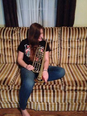 MadameMortuary's profile picture. She has a genie lamp and her bell is very small.