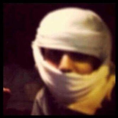 ‏‏‏‏‏‏‏فقير حظ وإن بغيت التفاصيل ؛
عابر سبيل وضحكتي راس مالي ​