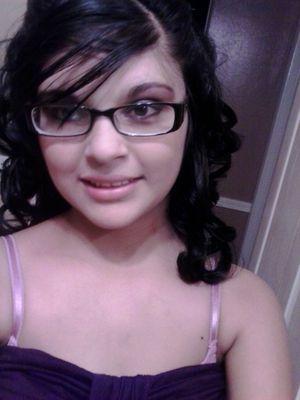 my name is diana mother of two beautiful girls there my wrld 3 km a die hard cowboys fan