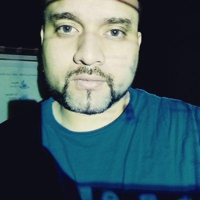 aureliocervant8's profile picture. let's see what's this about half full kind of guy