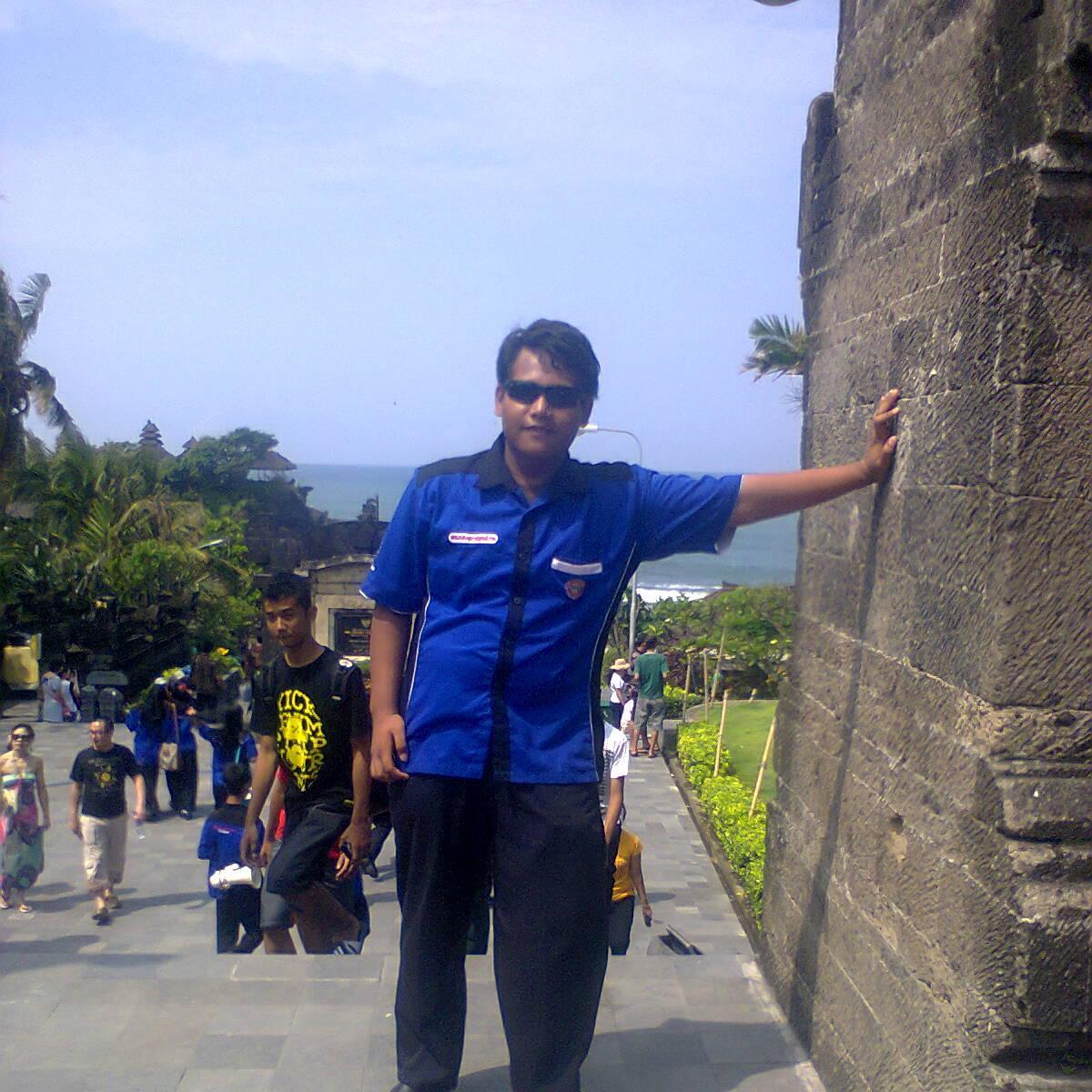 junisaputra07's profile picture. 