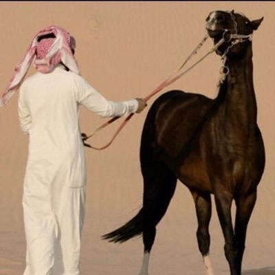 من تعطر بإخلآقه ♡ لن يجف عطره ‘ حتى ولو كآن تحت الترآب . . ♥