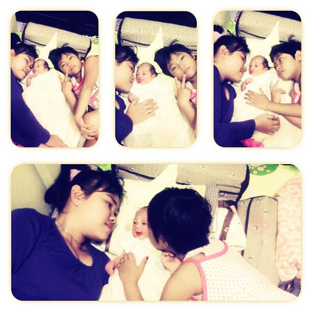 .susah senang sama* , tertawa , bahagia , dengan fams + teman* , itu lebih dari cukup bagiku ♥