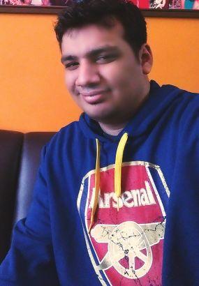 Die hard Arsenal fan, hardcore gamer and a bit of a nerd but mostly die hard arsenal fan ^_^
