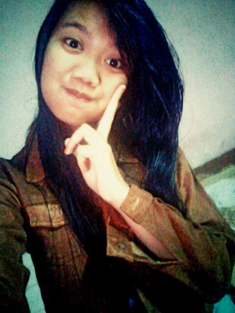 lebih baik dicintai daripada mencintai :) mungkin itu saja , wkwkwkw :p