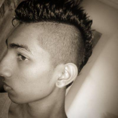 //Electro house lover//LFC//Guitarist//lifes to short 2be normal//