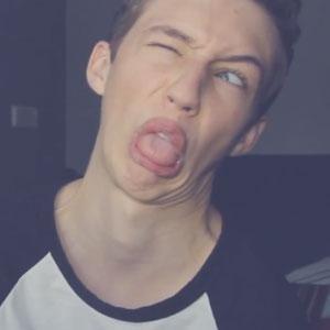 free follow because why not? follow @riskyartsivan pls?