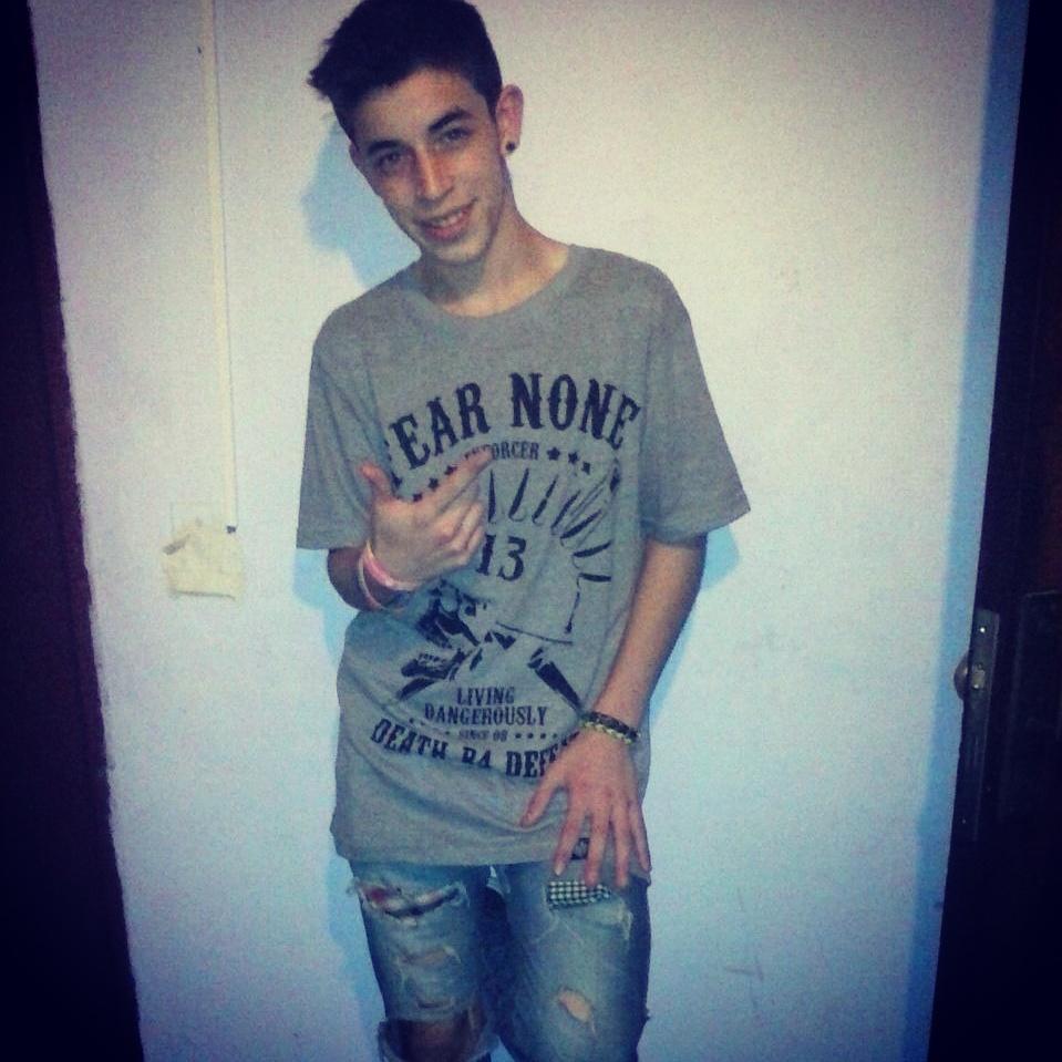 toma mi mano y vamos a volar te mostrare un mundo nuevo donde puedas amar
