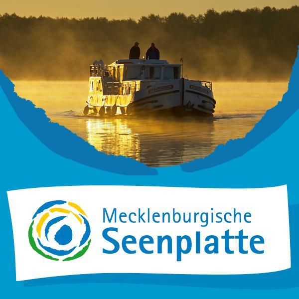 Kennen Sie das Land der 1000 Seen? Heimat der Bootshäuser und Hausboote.
Exakt sind es sogar 1117 Seen von über einem Hektar Größe.